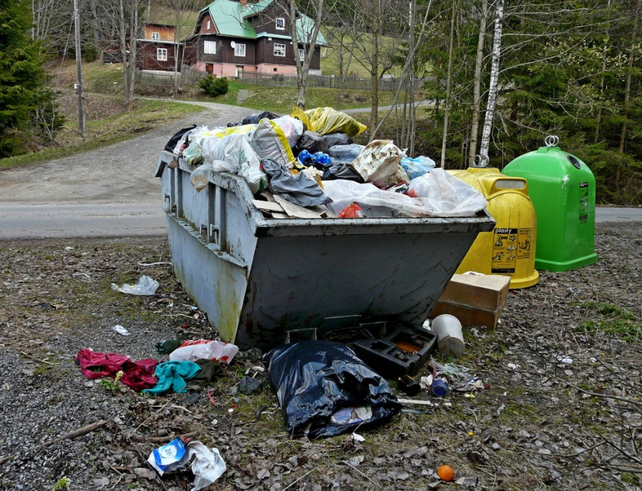 kontejner v osadě Jamník ve Starých Hamrech před instalací 